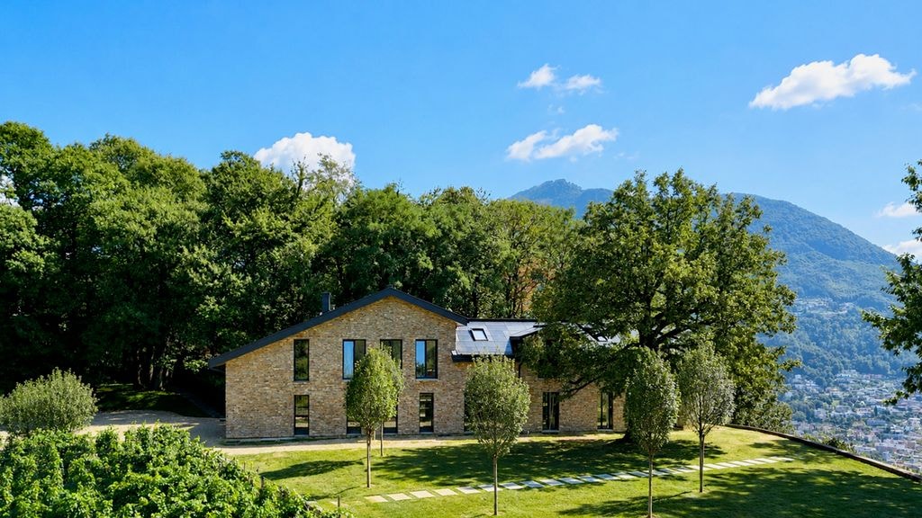 Villa facade with mountain views, Porza