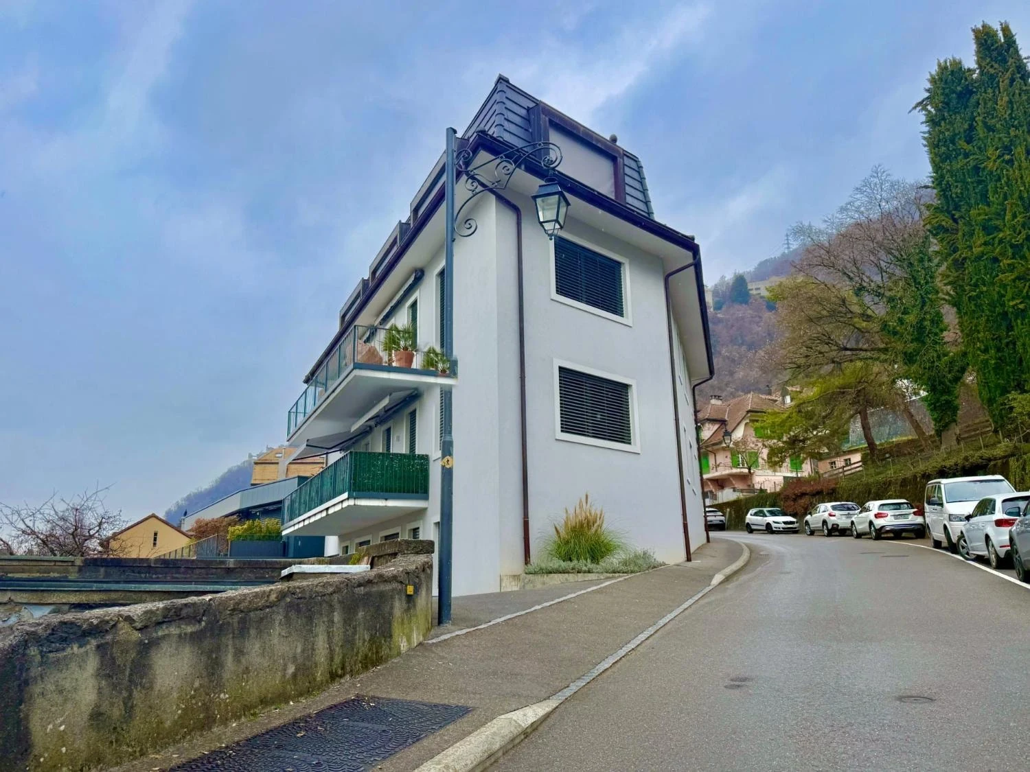 Séjour et salle à manger en open space dans un appartement moderne à Montreux