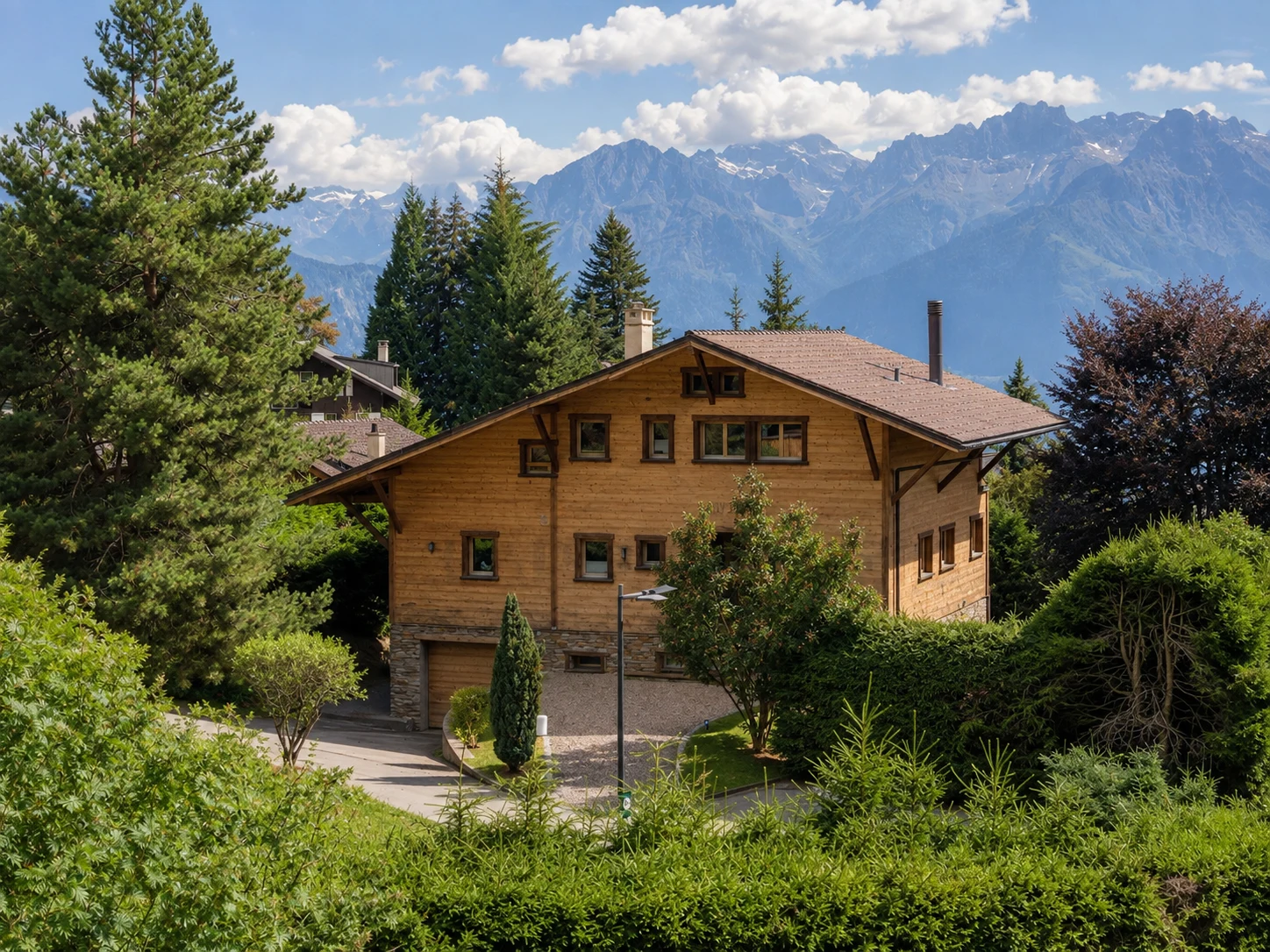 Chalet alpin de luxe à vendre en Suisse — vue extérieure principale