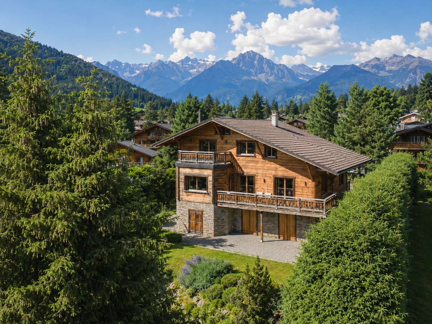 Deuxième vue extérieure d'un chalet alpin de luxe en Suisse
