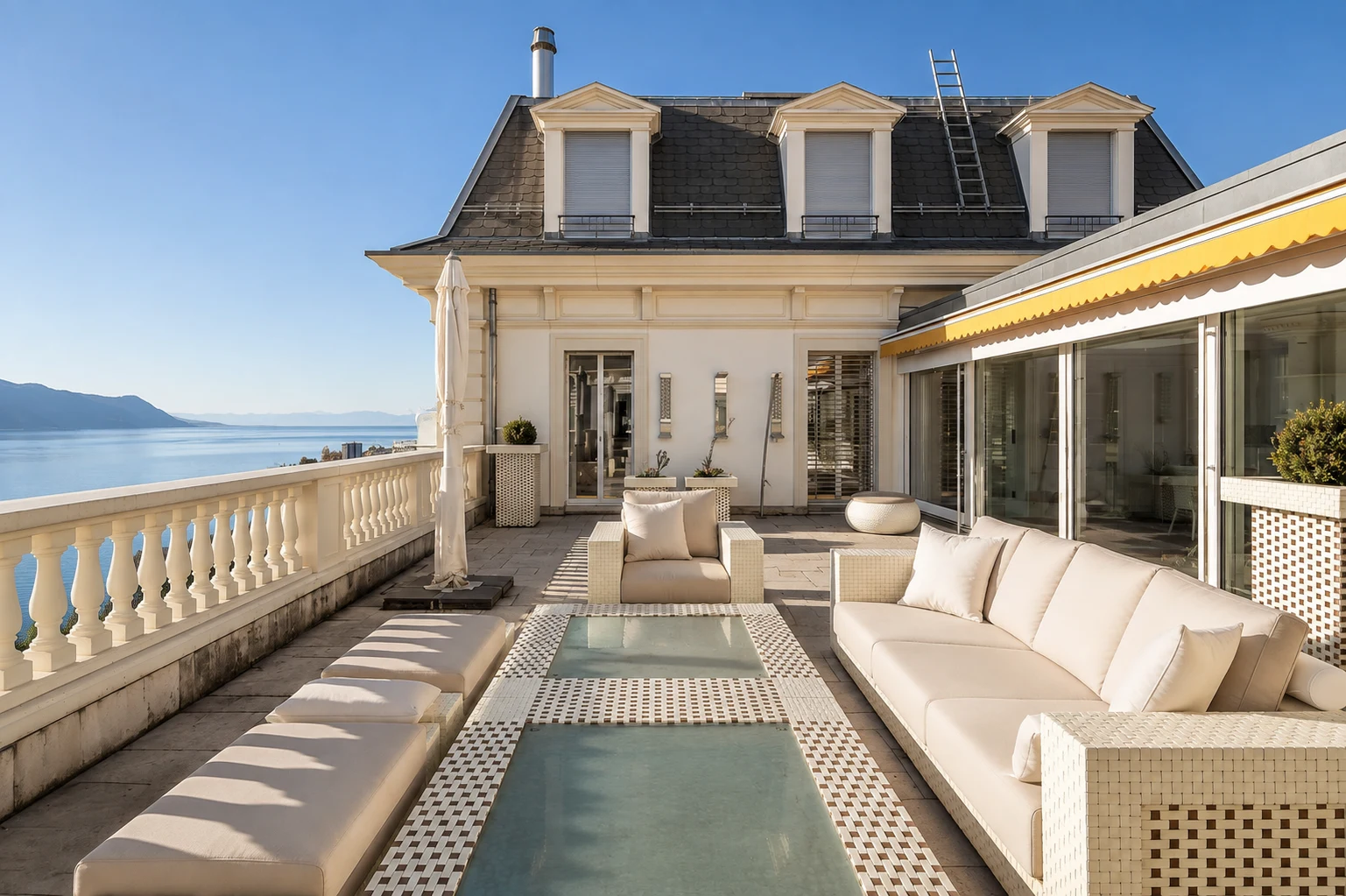Terrasse panoramique d'un penthouse exceptionnel à Montreux avec vue sur le lac Léman et les Alpes